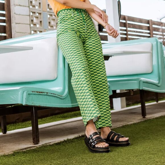 Dr. Martens Buckled Blaire Leather Slide Sandals in Black Size 9 - Picture 10 of 10